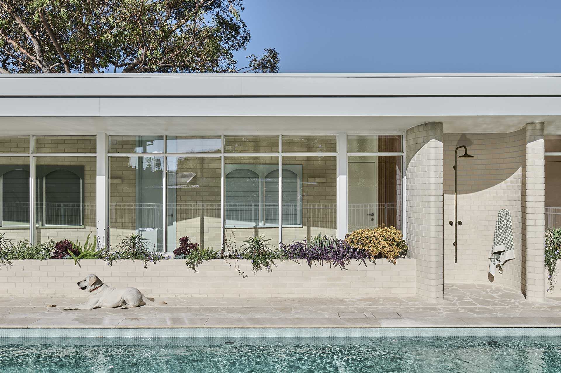 Point Leo House by Pleysier Perkin